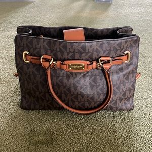 MICHAEL KORS Spotless beautiful bag - WILL ACCEPT REASONABLE OFFER 😊